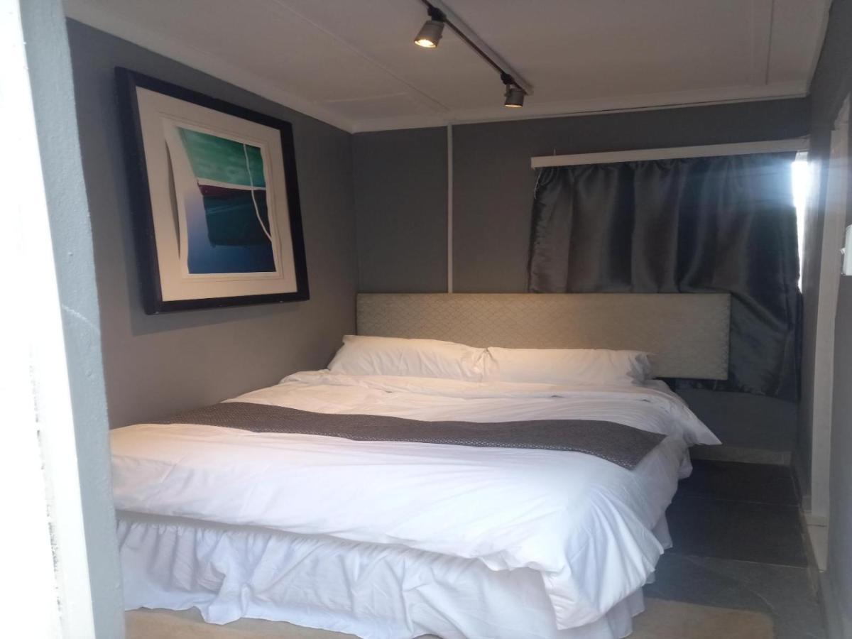 Pearl * Cape Town